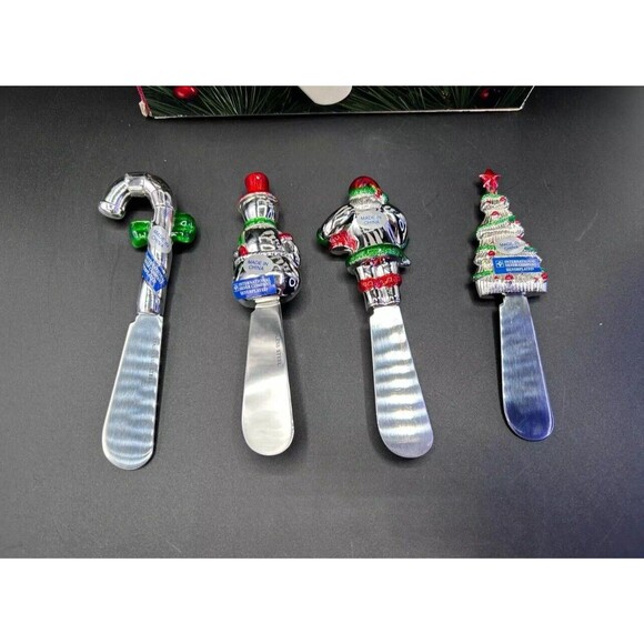 International Silver Company Christmas Holiday Cheer 4pc Spreader Set Santa NEW - Picture 6 of 10